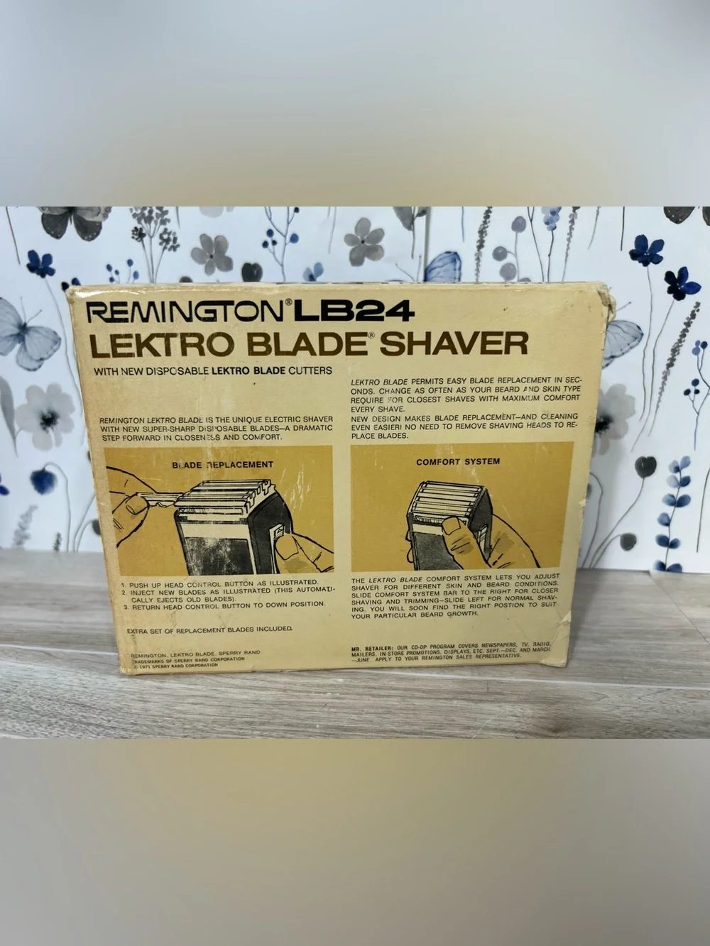 Vintage 1971 Remington LB24 Lektro Blade Shaver Set